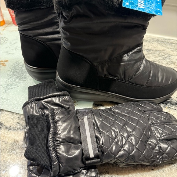 Winter boot and glove bundle! Two for one! Size 11 and gloves M-L. Waterproof! - Picture 11 of 11